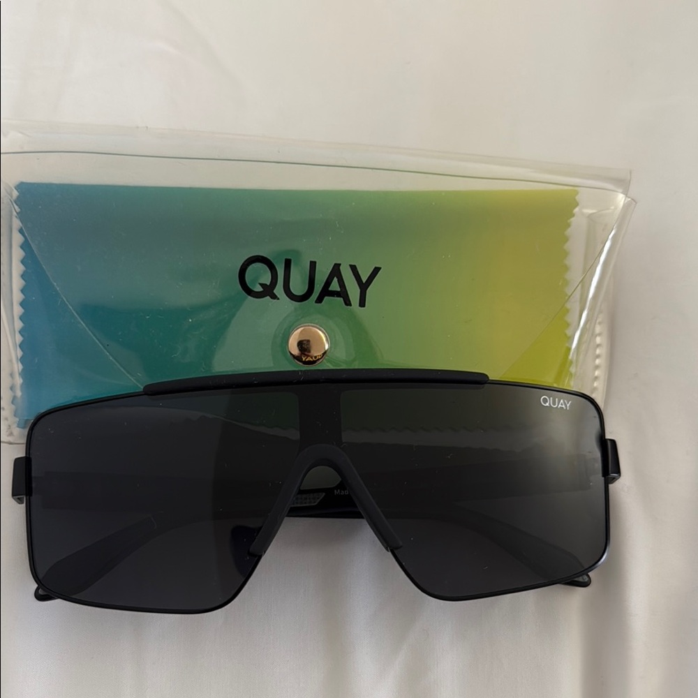 Quay PREGAME POLARIZED Black Oversized Sunglasses